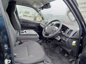 Toyota HiAce 2021 Black