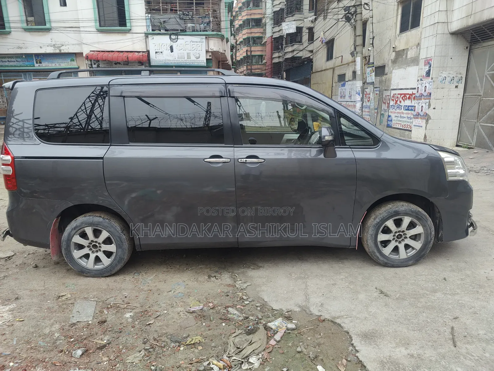 টয়োটা নোয়া ২০১২ কালো