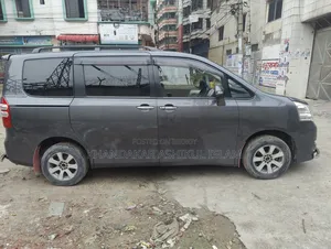 টয়োটা নোয়া ২০১২ কালো