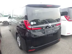 টয়োটা নোয়া ২০২২ কালো