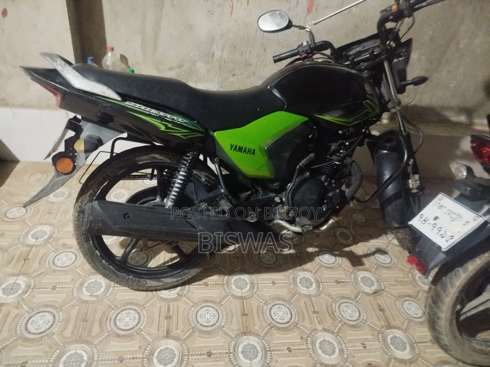 ইয়ামাহা ২০১৮ কালো