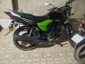ইয়ামাহা ২০১৮ কালো