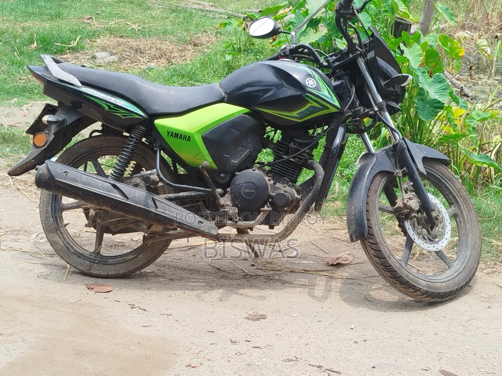 ইয়ামাহা ২০১৮ কালো