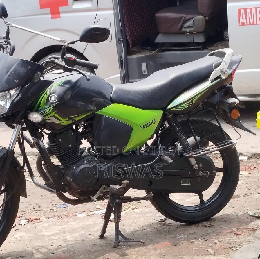 ইয়ামাহা ২০১৮ কালো