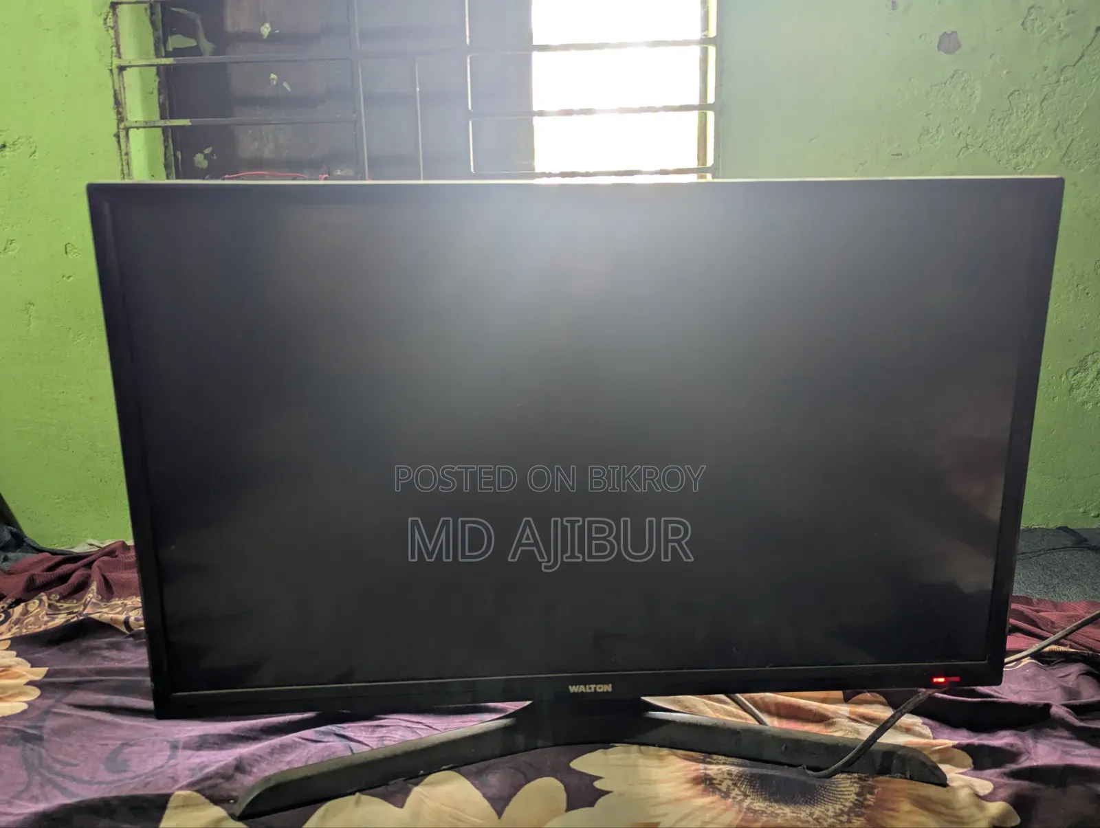 The TV does not have a display, the display needs to be changed, everything else is okay