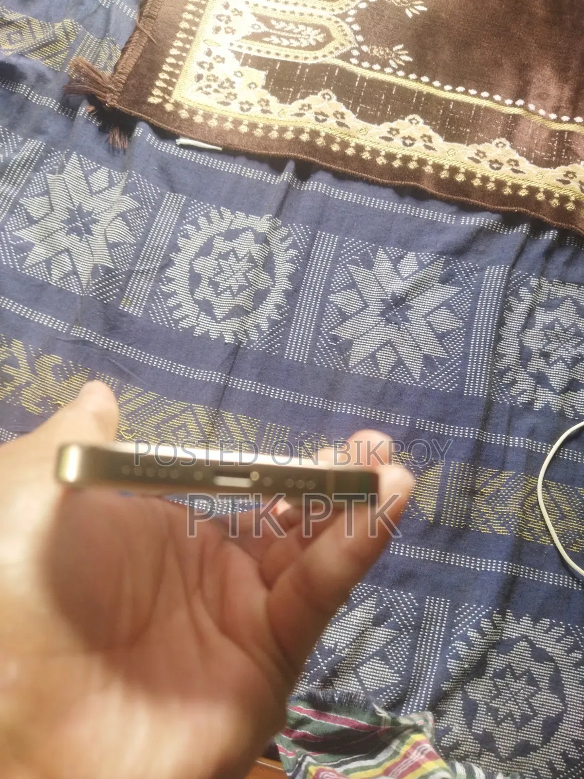 অ্যাপল আইফোন ১৬ প্রো ২৫৬ জিবি গোল্ড