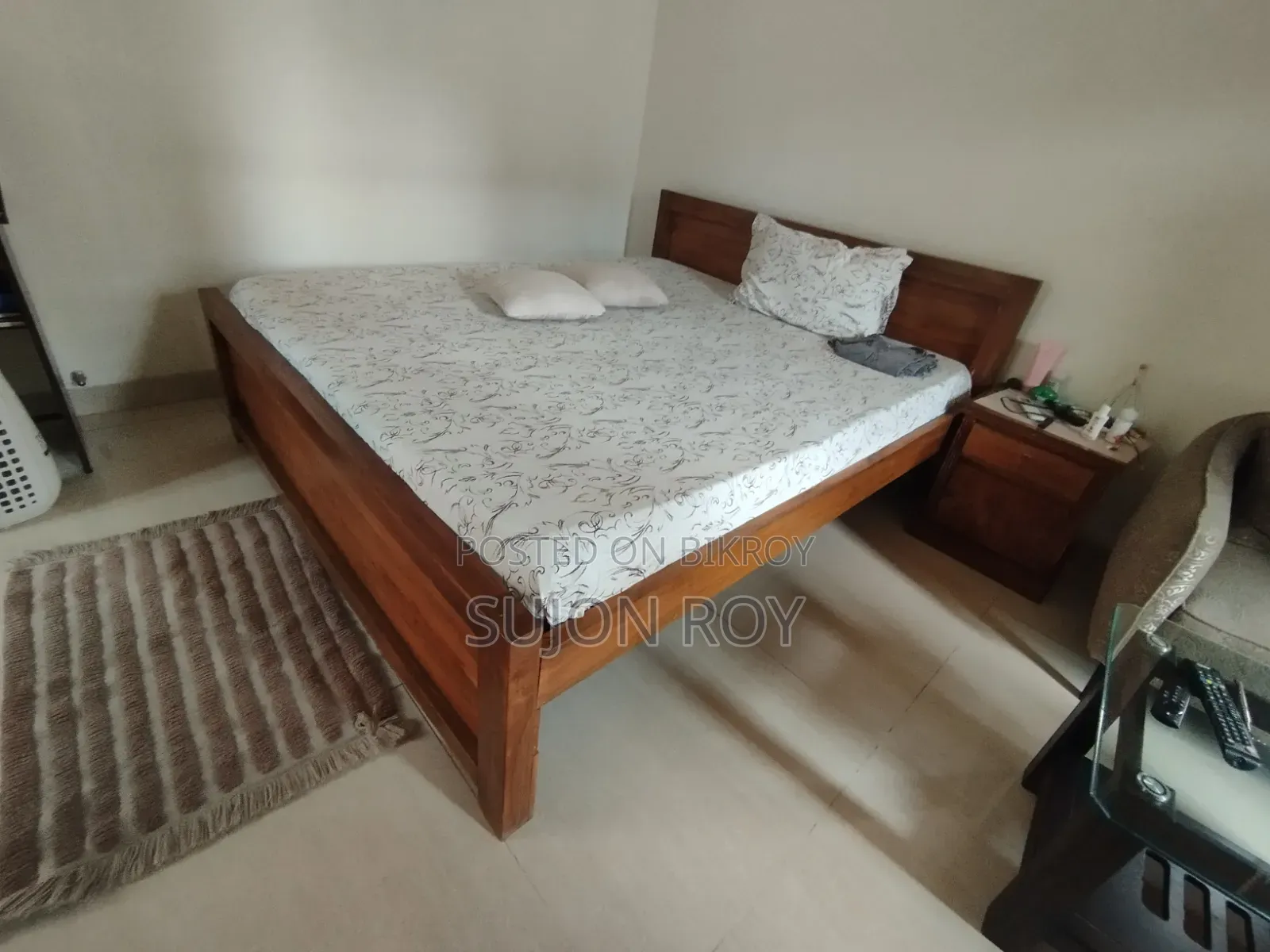 Used double bed with side table
