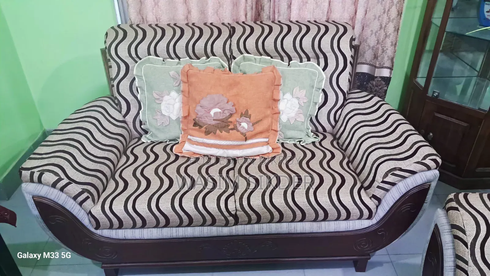 একটি সোফা সেট বিক্রি হবে