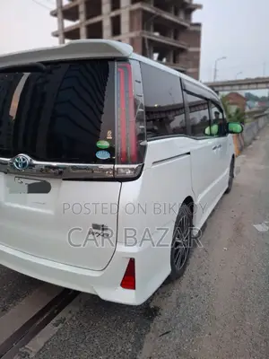 Toyota Noah 2018 Pearl