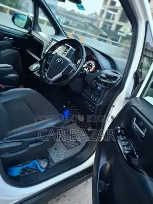 Toyota Noah 2018 Pearl