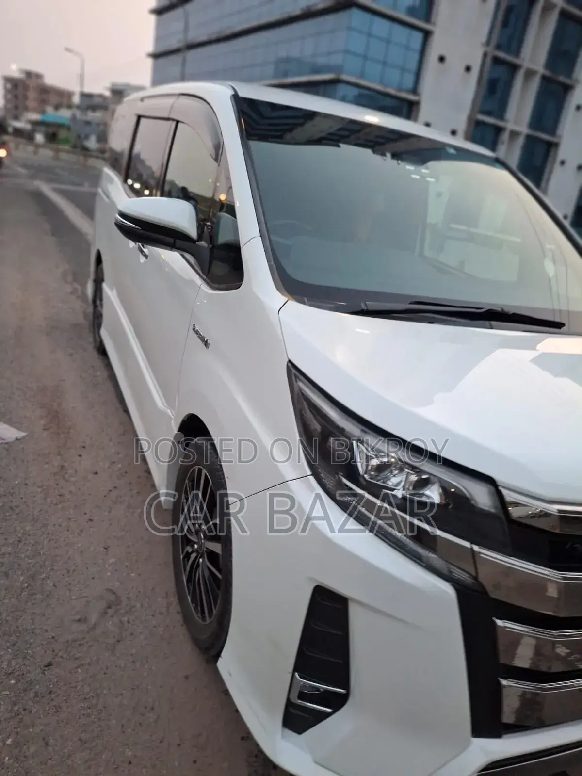 Toyota Noah 2018 Pearl