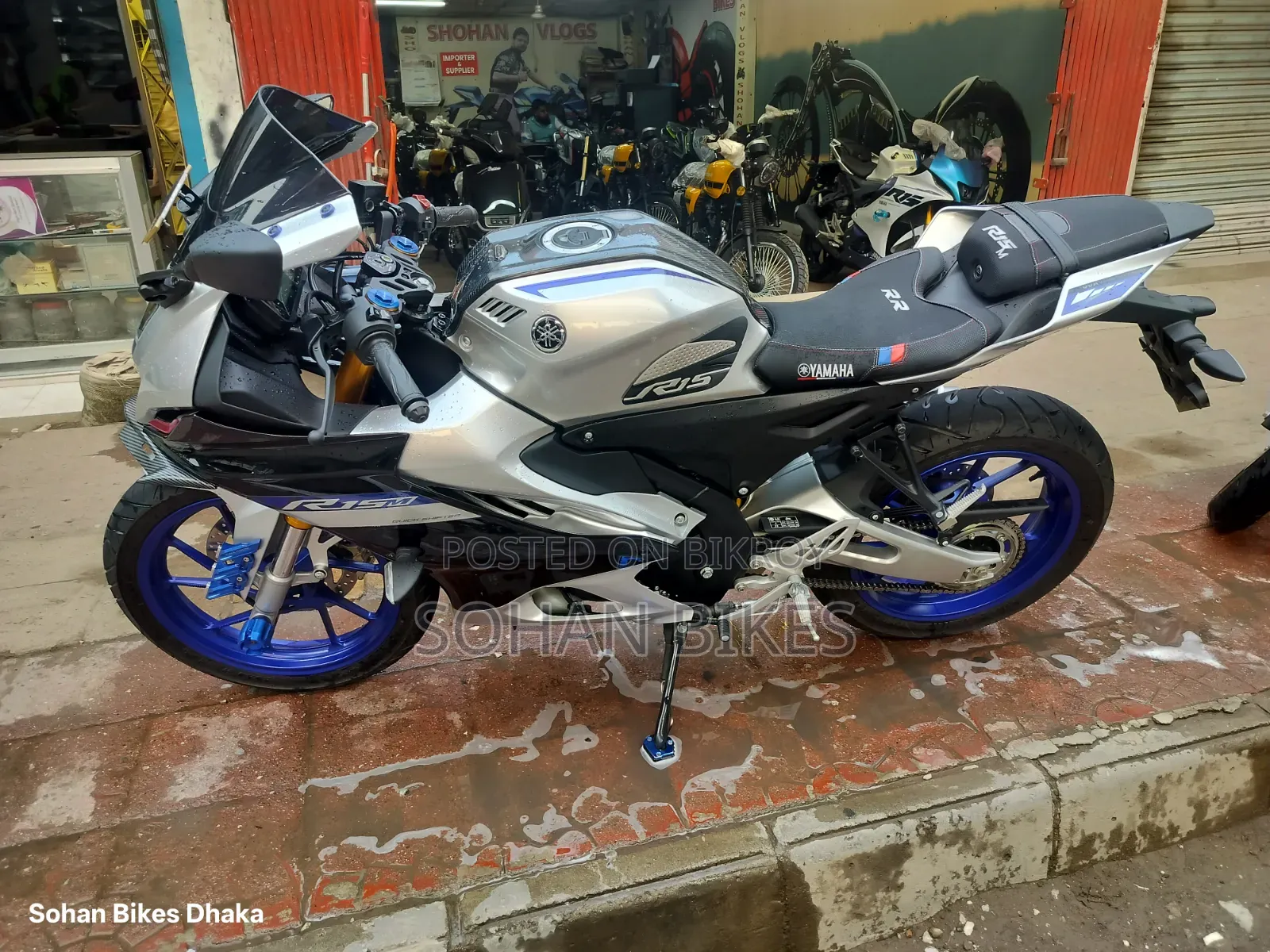 Yamaha R1 2025 Silver