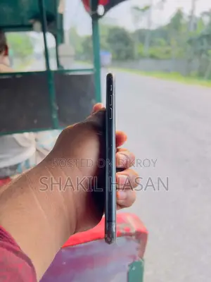 অ্যাপল আইফোন এক্সআর ৬৪ জিবি কালো