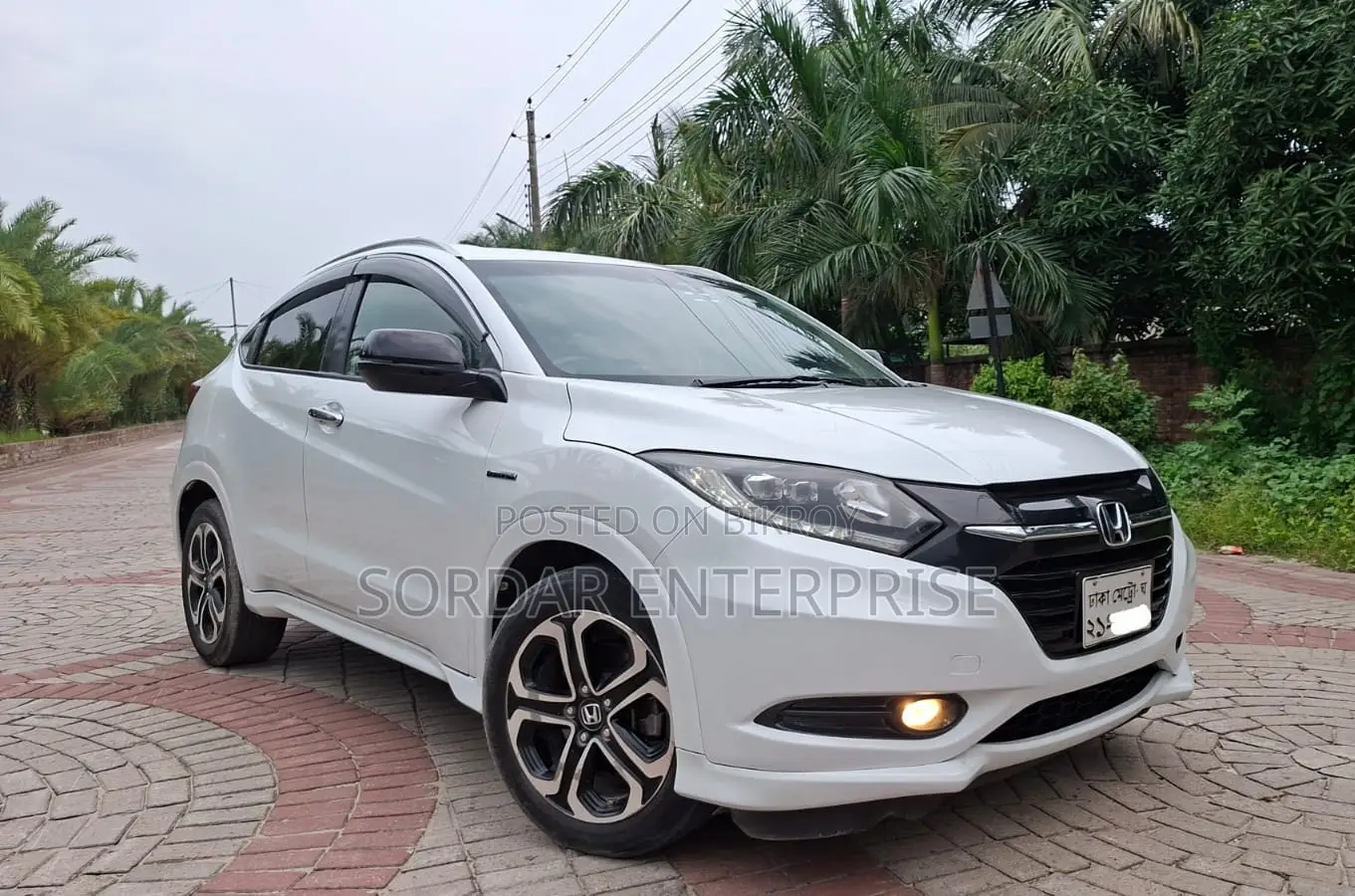 Honda Vezel 1.5 Hybrid 2WD 2014 Pearl