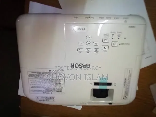 একদম নতুন প্রেজেকটর।
