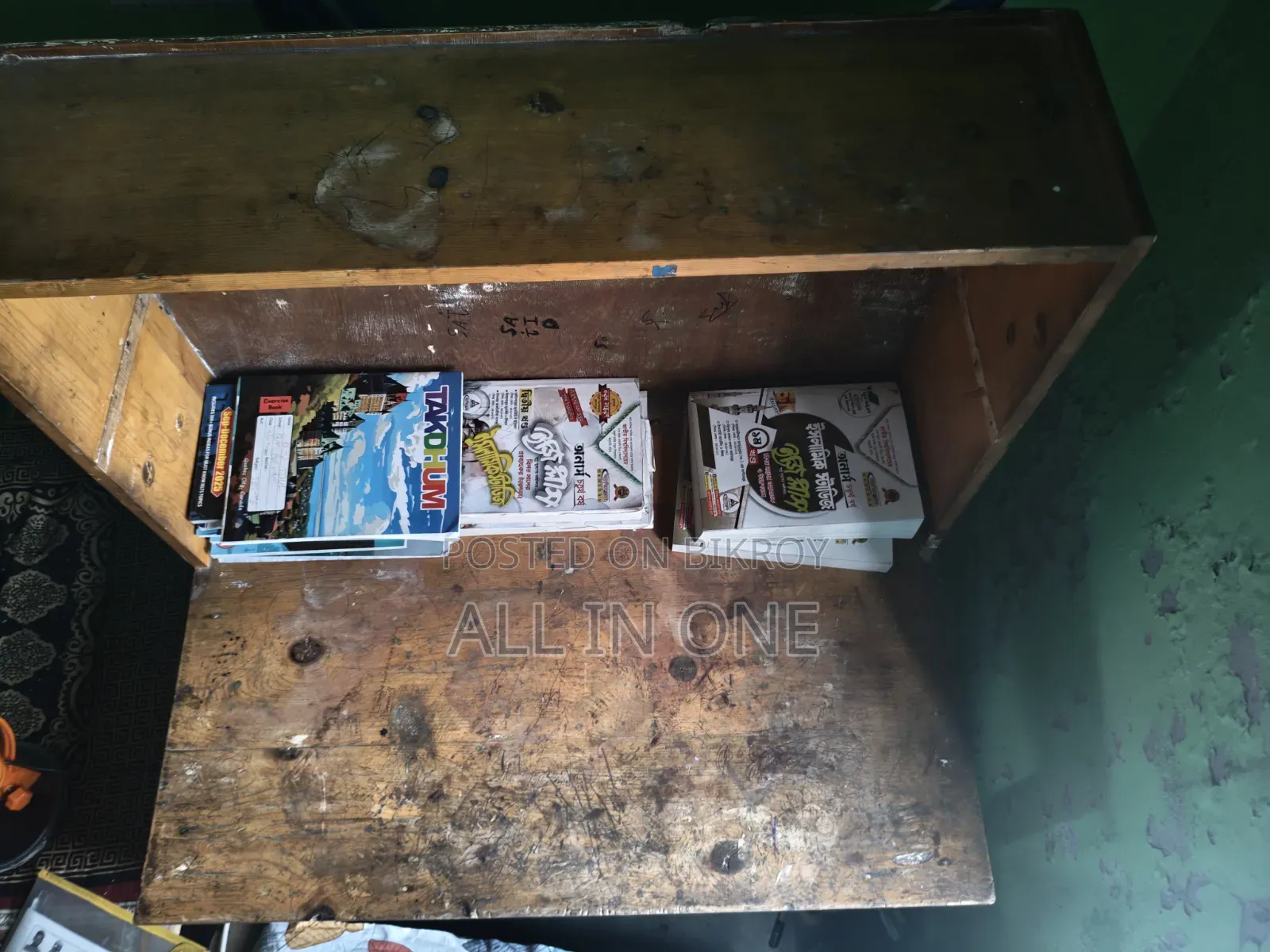 A very good table for sale