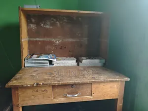 A very good table for sale