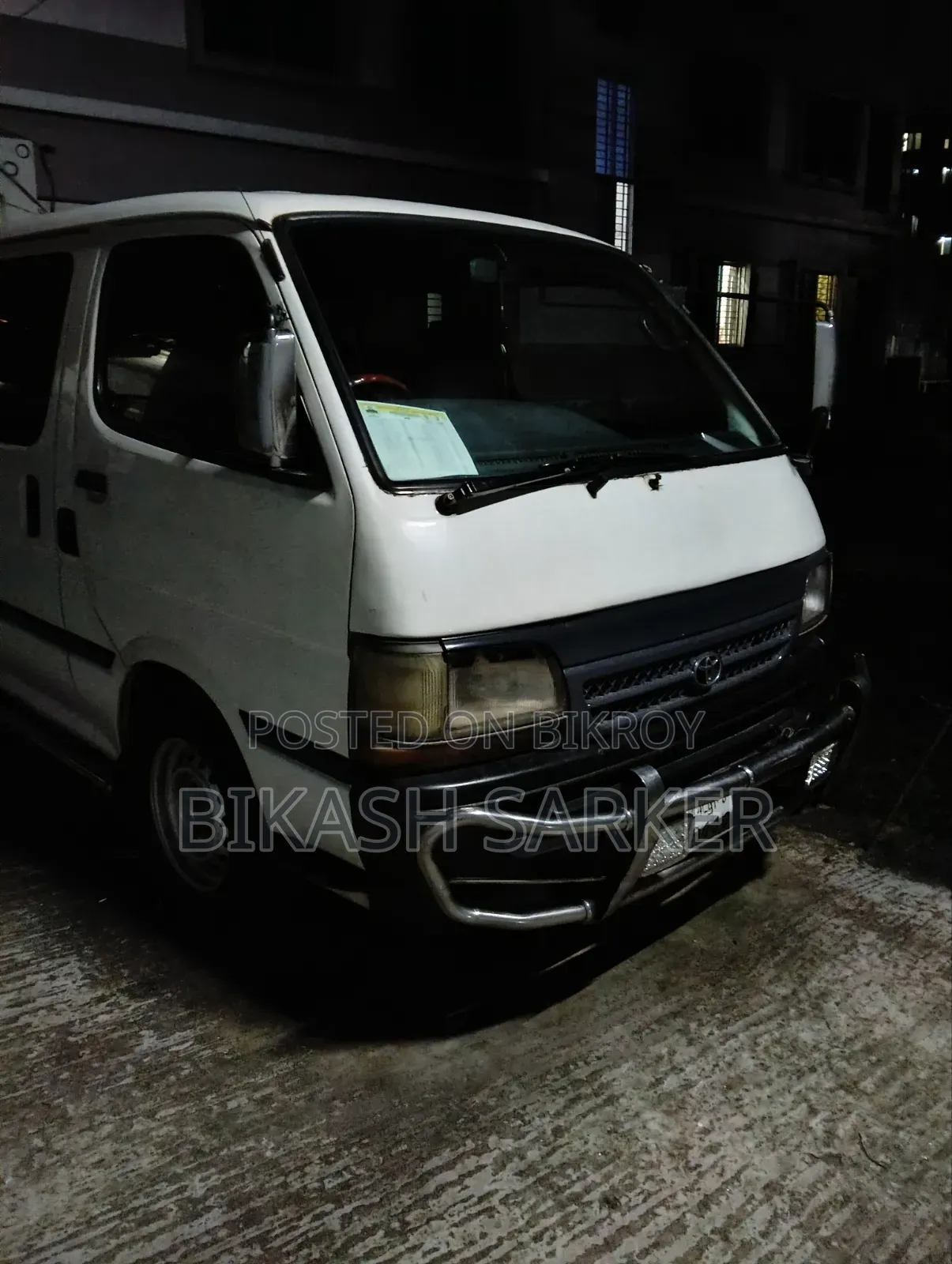Toyota HiAce 2002 White