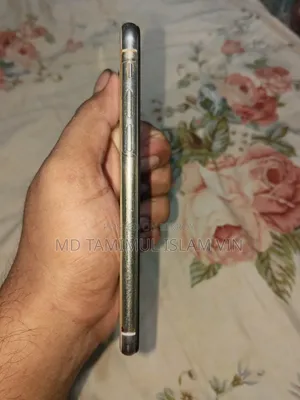 অ্যাপল আইফোন এক্স ২৫৬ জিবি হোয়াইট