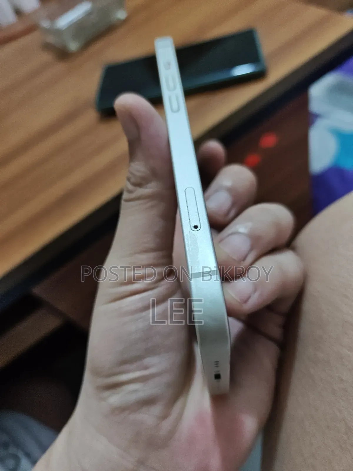 অ্যাপল আইফোন ১৩ ১২৮ জিবি হোয়াইট