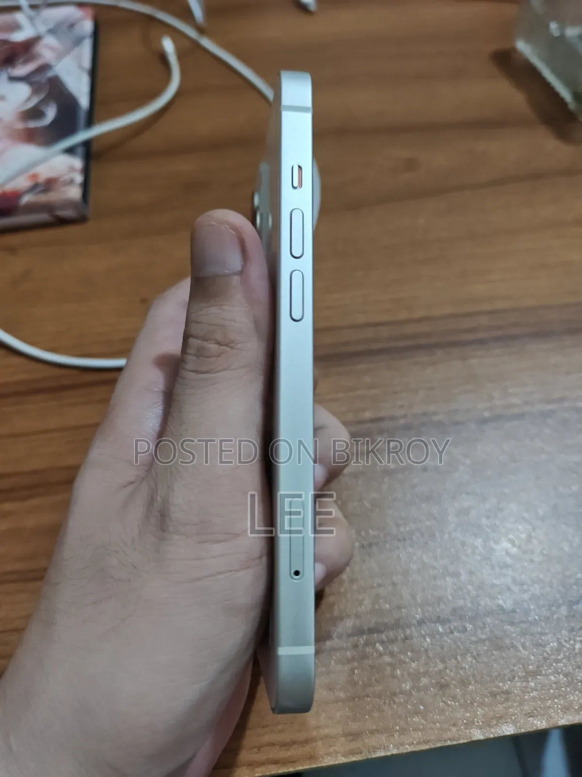 অ্যাপল আইফোন ১৩ ১২৮ জিবি হোয়াইট