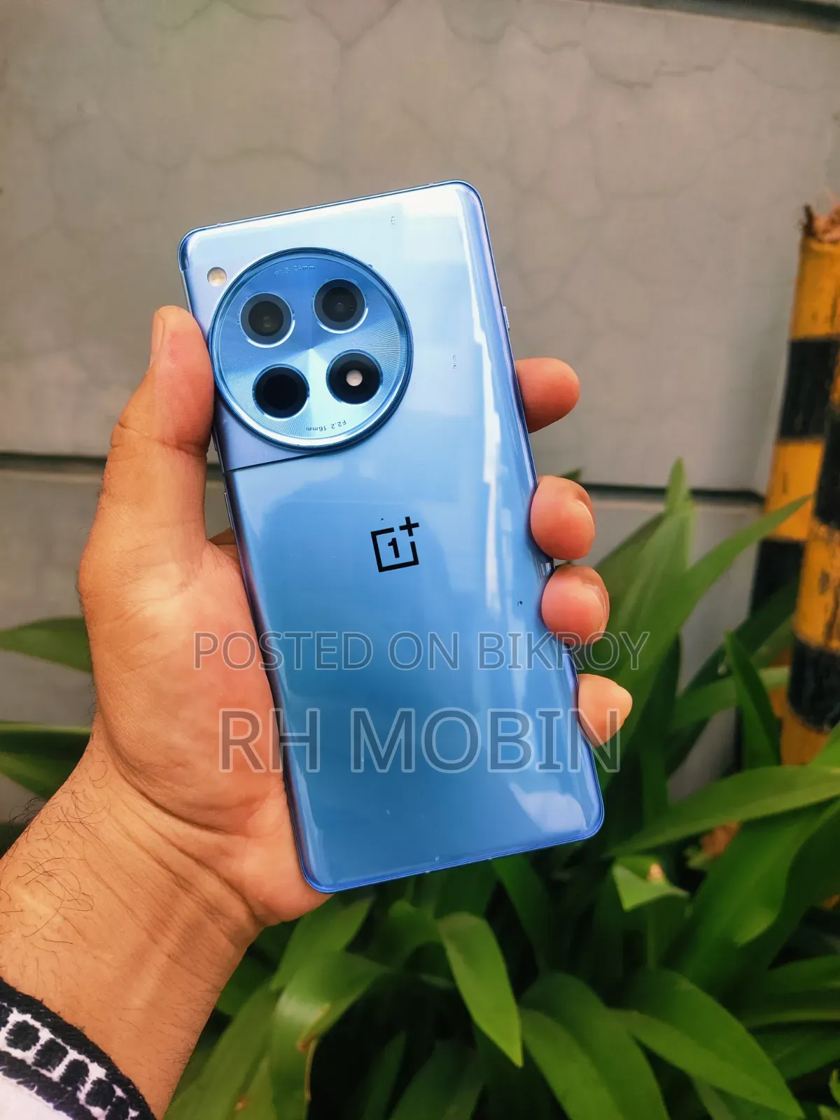 ওয়ানপ্লাস ১২আর ২৫৬ জিবি নীল