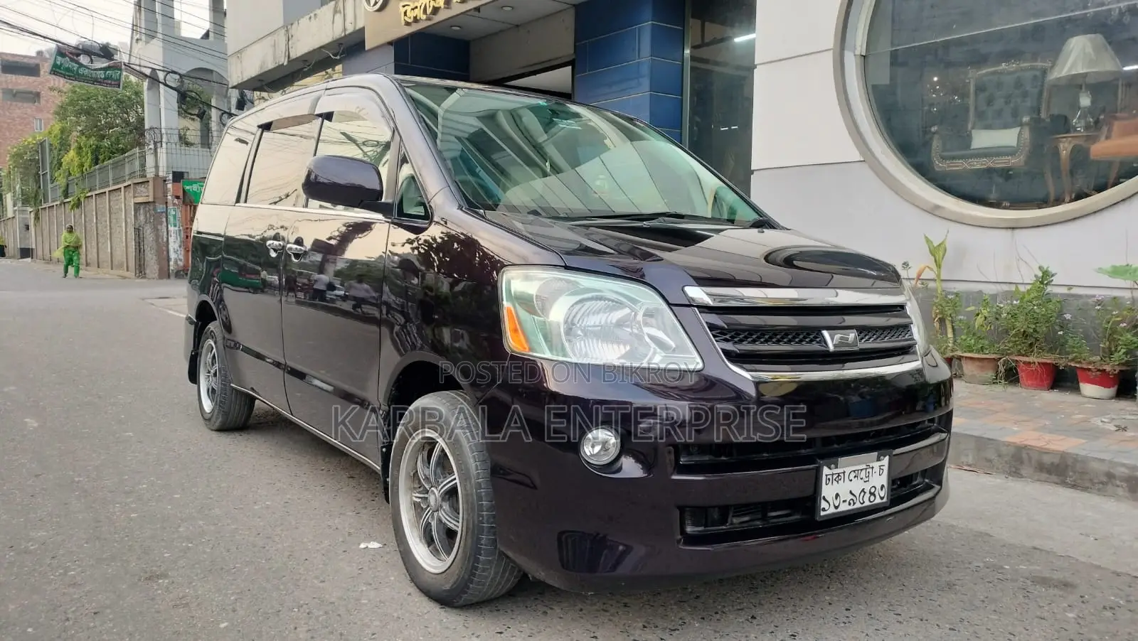 Toyota Noah 2.0 Front Wheel Drive (8 Seater) 2005