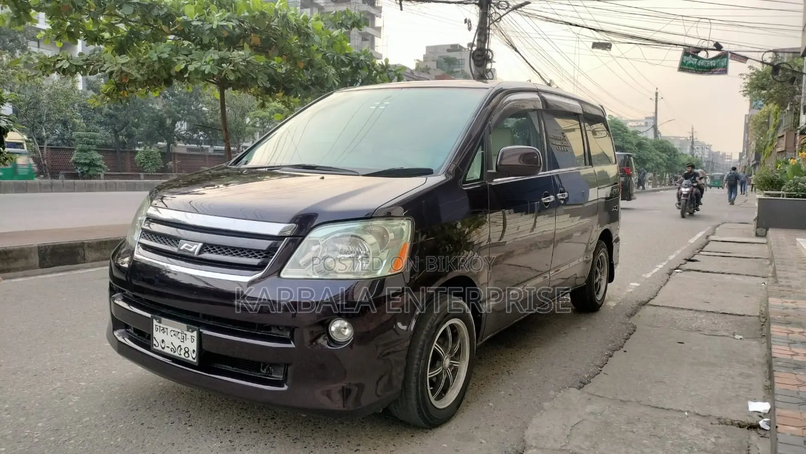 Toyota Noah 2.0 Front Wheel Drive (8 Seater) 2005