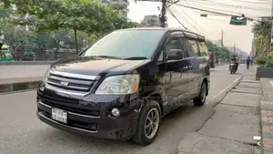 Toyota Noah 2.0 Front Wheel Drive (8 Seater) 2005