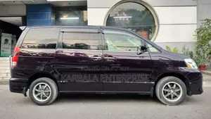 Toyota Noah 2.0 Front Wheel Drive (8 Seater) 2005