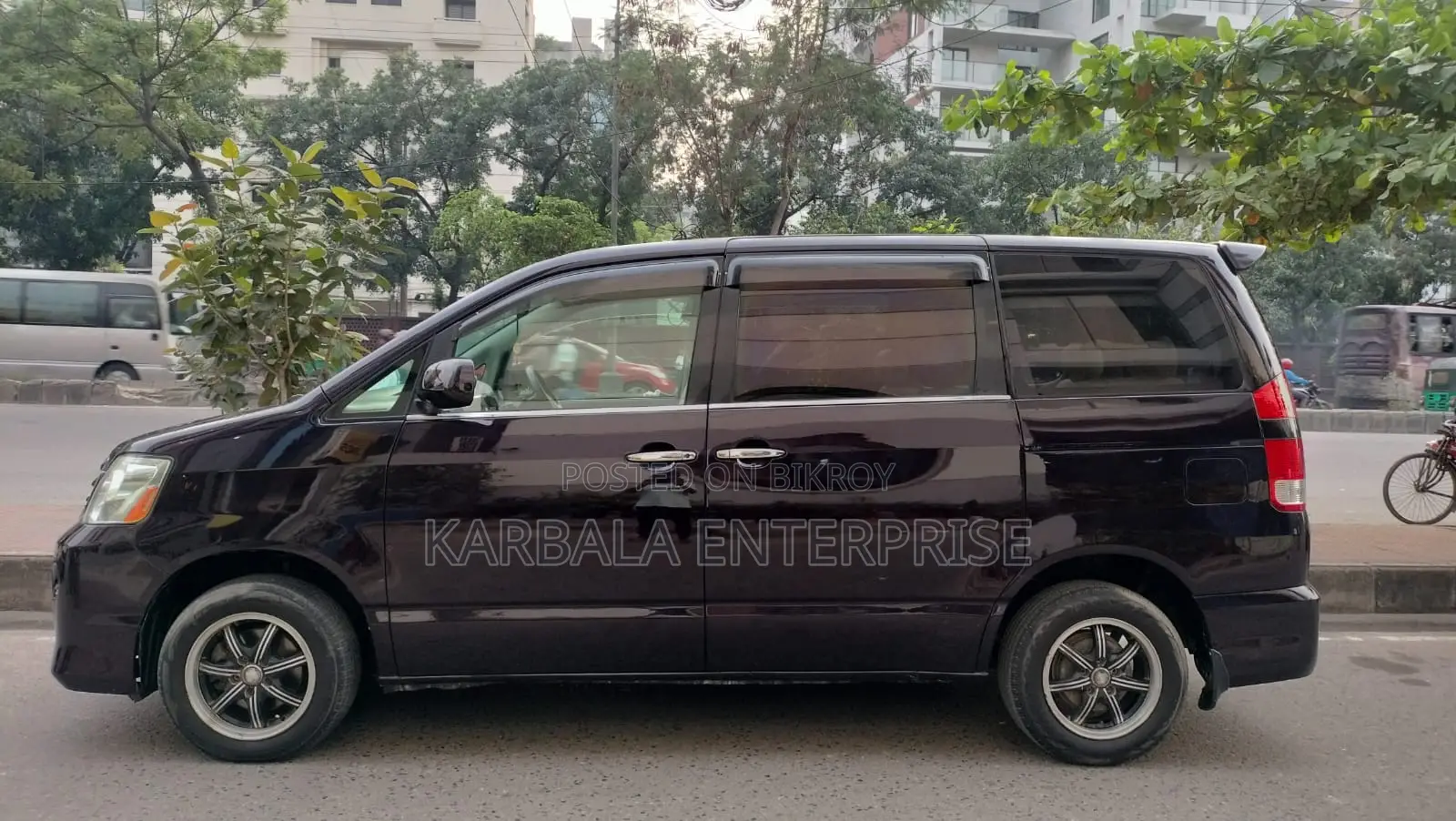 Toyota Noah 2.0 Front Wheel Drive (8 Seater) 2005