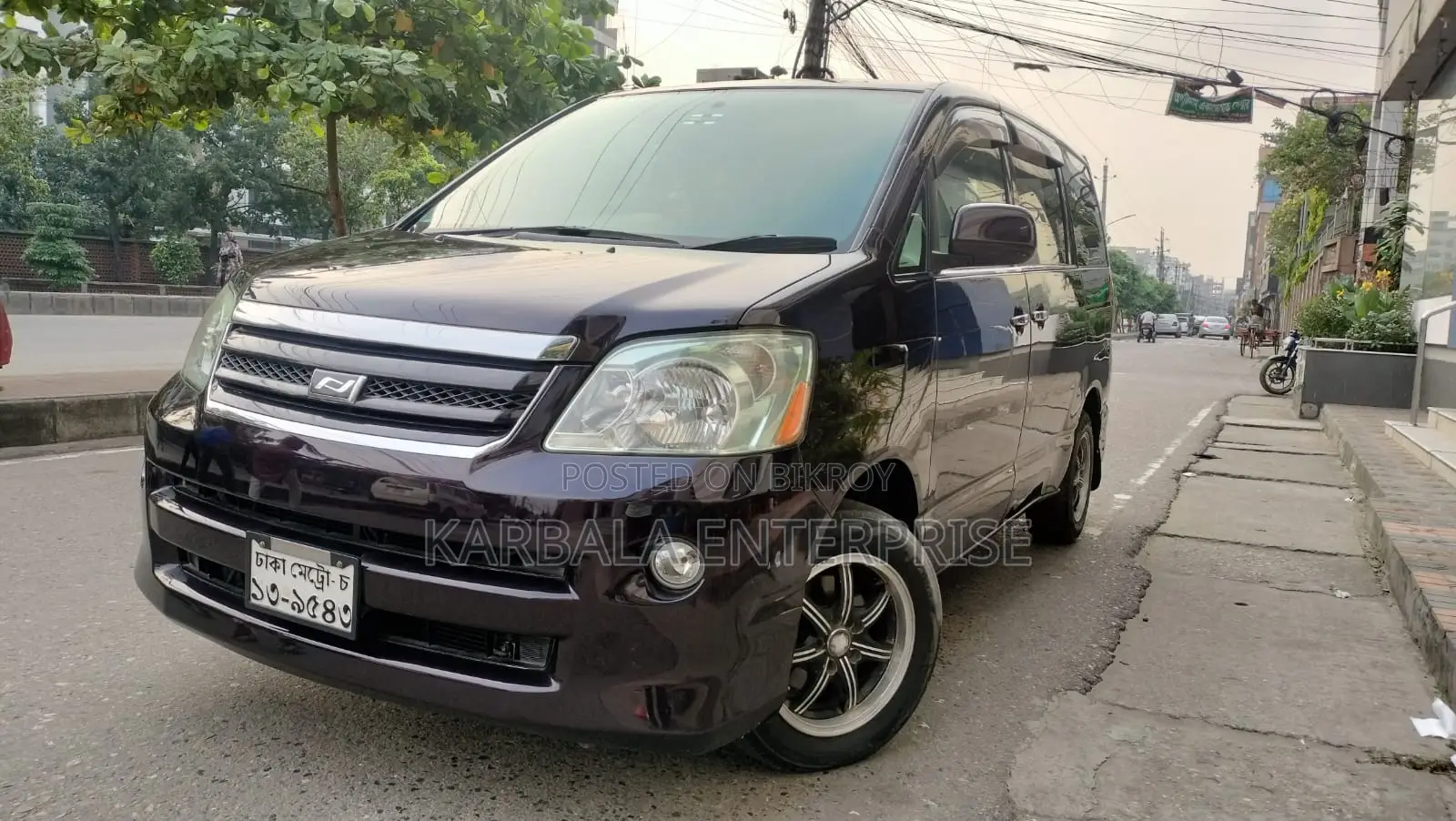 Toyota Noah 2.0 Front Wheel Drive (8 Seater) 2005