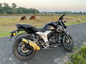 টিভিএস অ্যাপাচি ১৬০ ৪ভি ২০২১ কালো