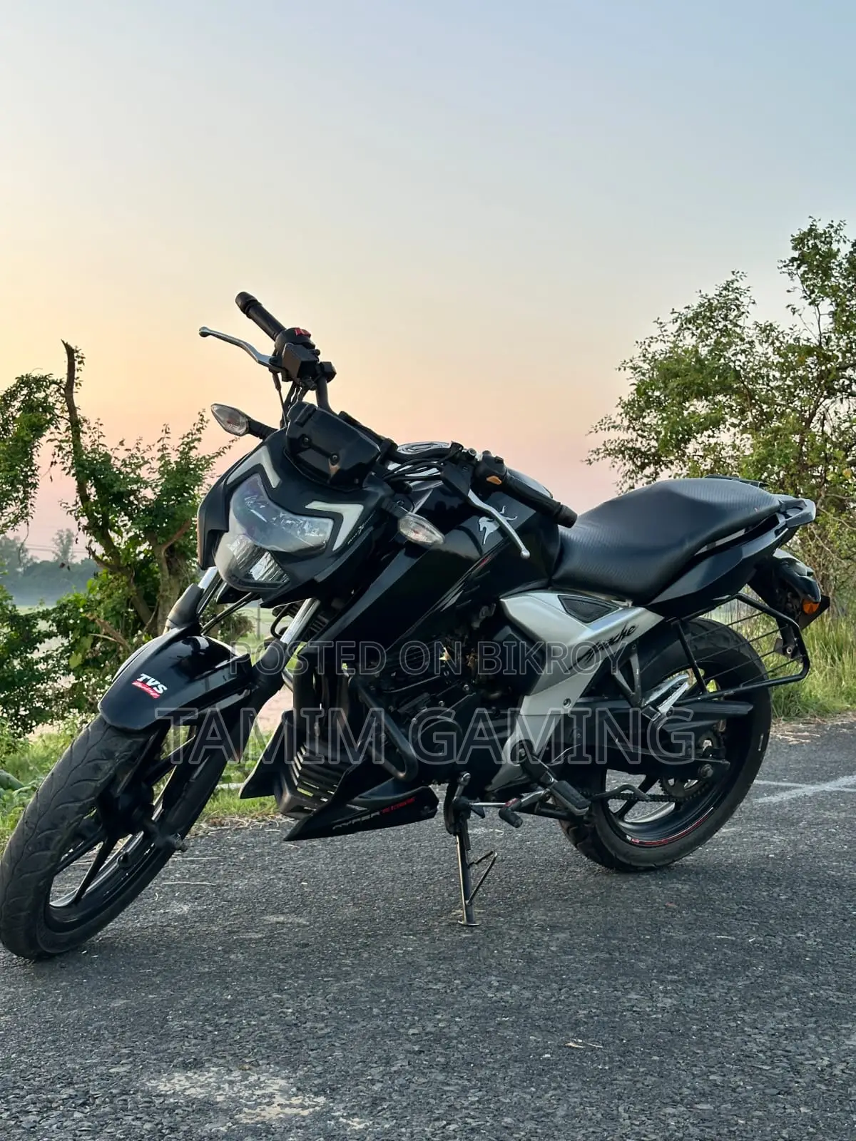 টিভিএস অ্যাপাচি ১৬০ ৪ভি ২০২১ কালো