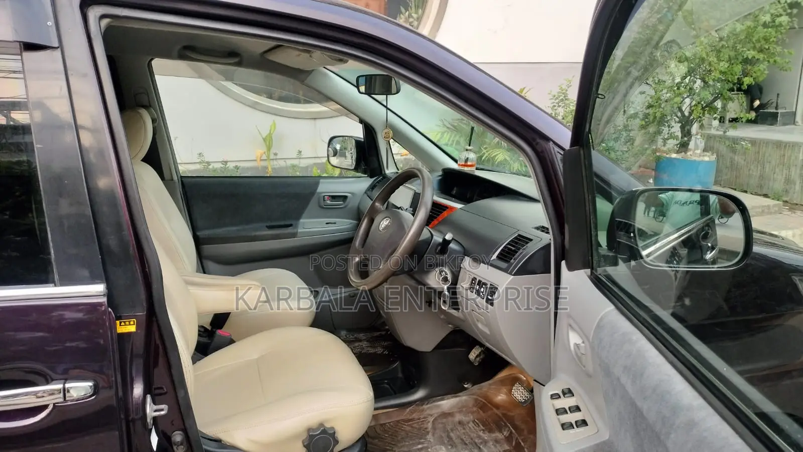 Toyota Noah 2.0 Front Wheel Drive (8 Seater) 2005