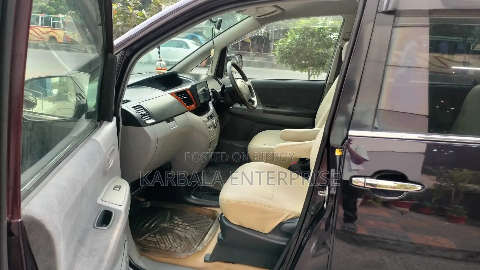 Toyota Noah 2.0 Front Wheel Drive (8 Seater) 2005
