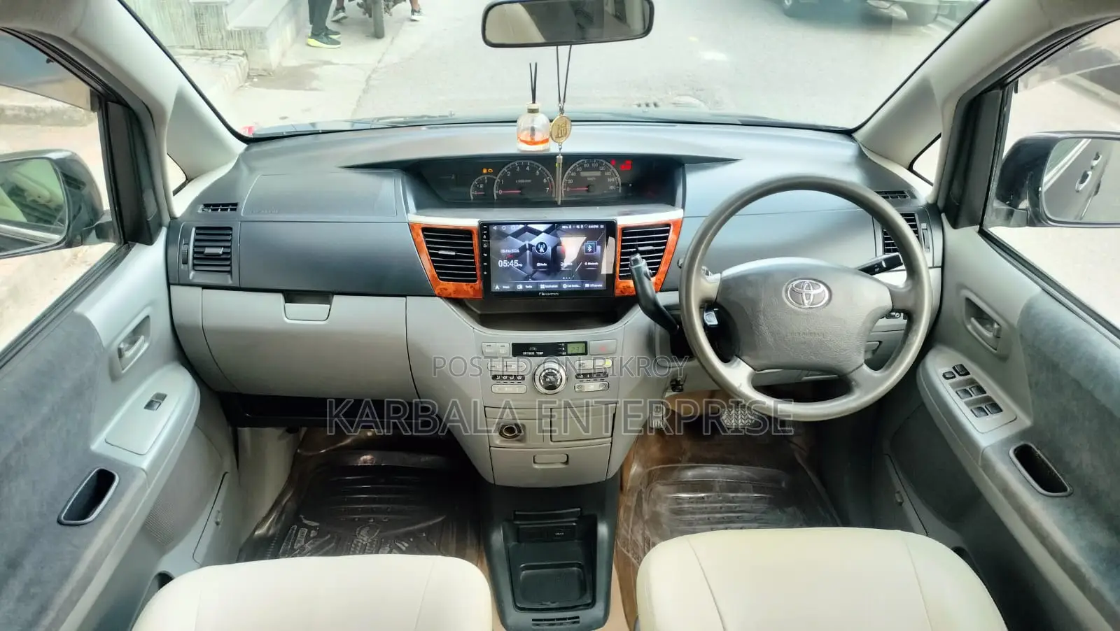 Toyota Noah 2.0 Front Wheel Drive (8 Seater) 2005