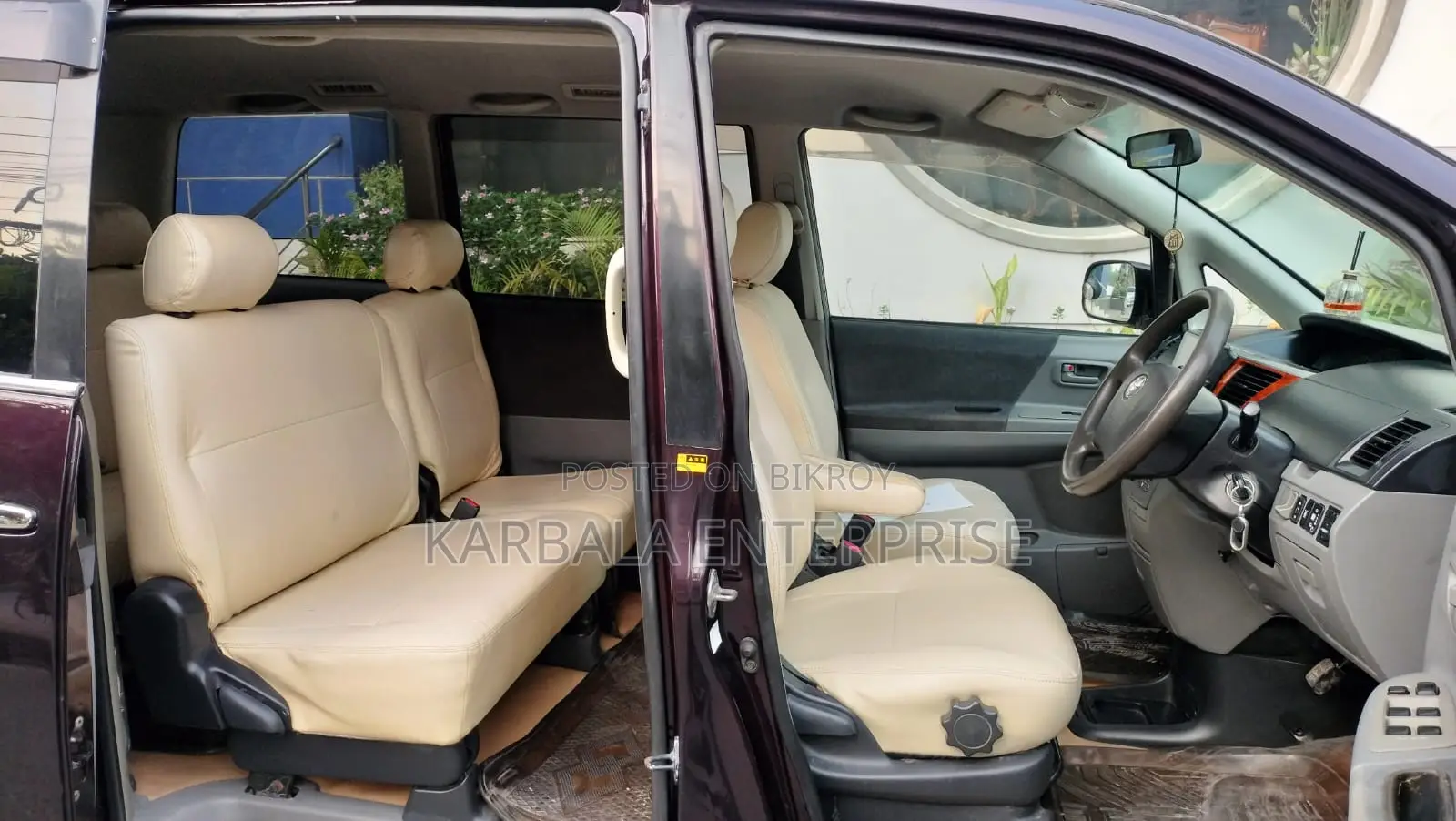 Toyota Noah 2.0 Front Wheel Drive (8 Seater) 2005