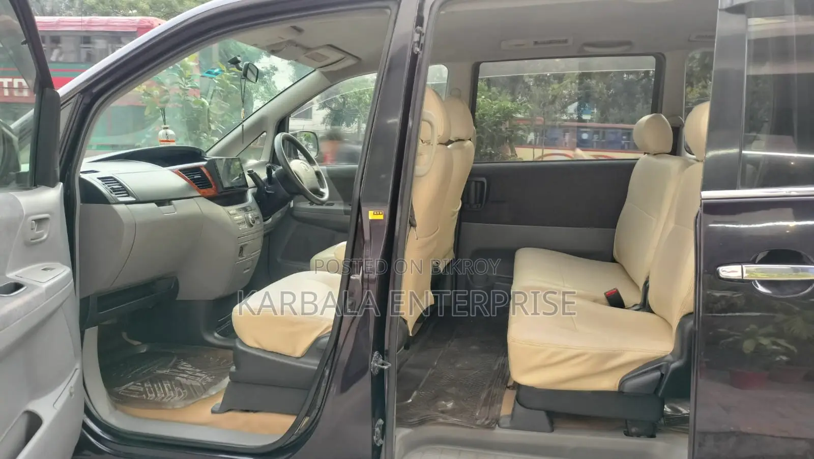Toyota Noah 2.0 Front Wheel Drive (8 Seater) 2005