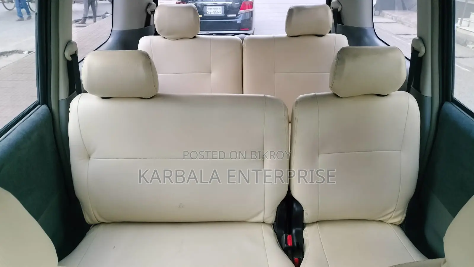 Toyota Noah 2.0 Front Wheel Drive (8 Seater) 2005