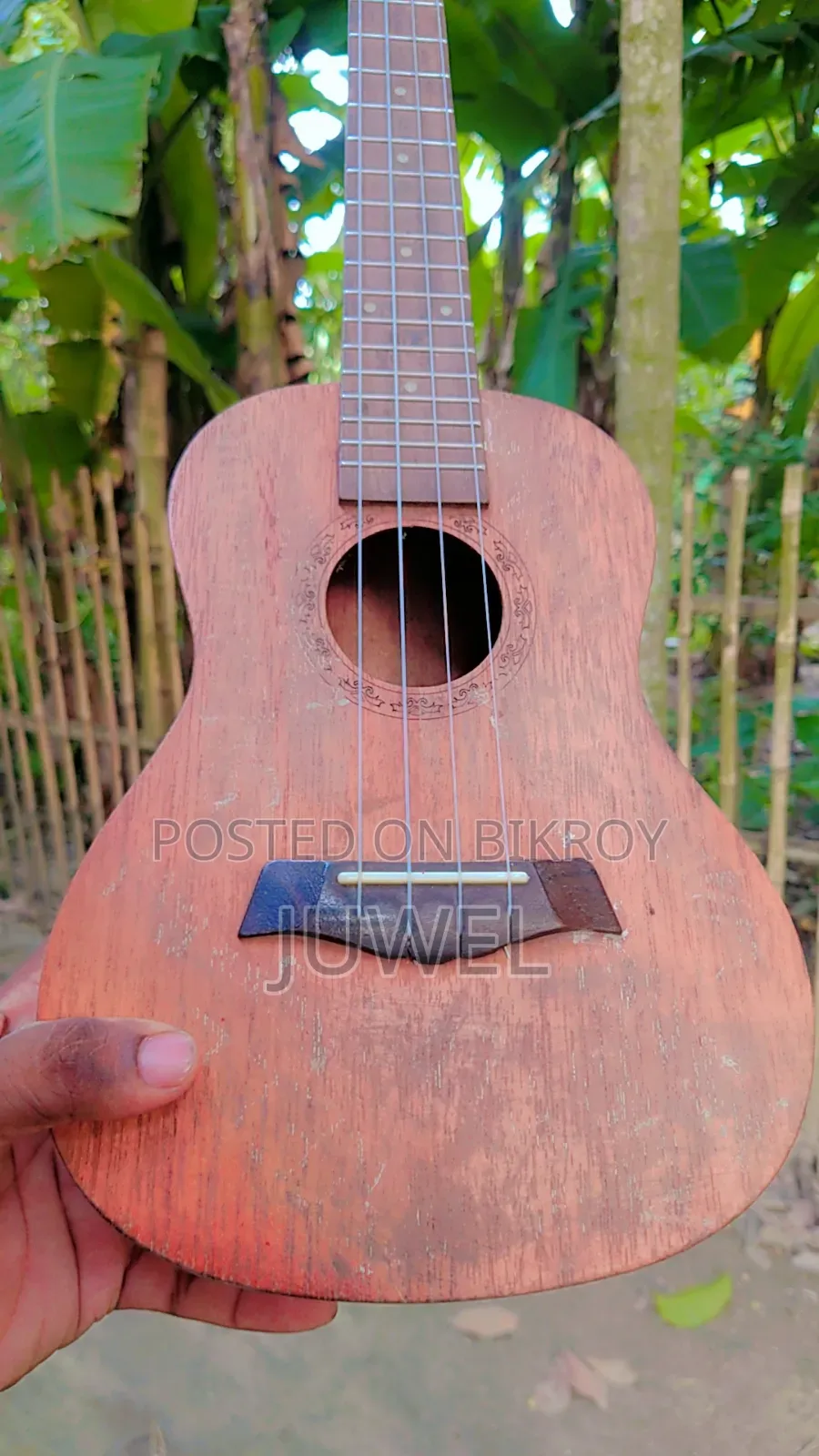 ইউকুলেলে বিক্রি হবে