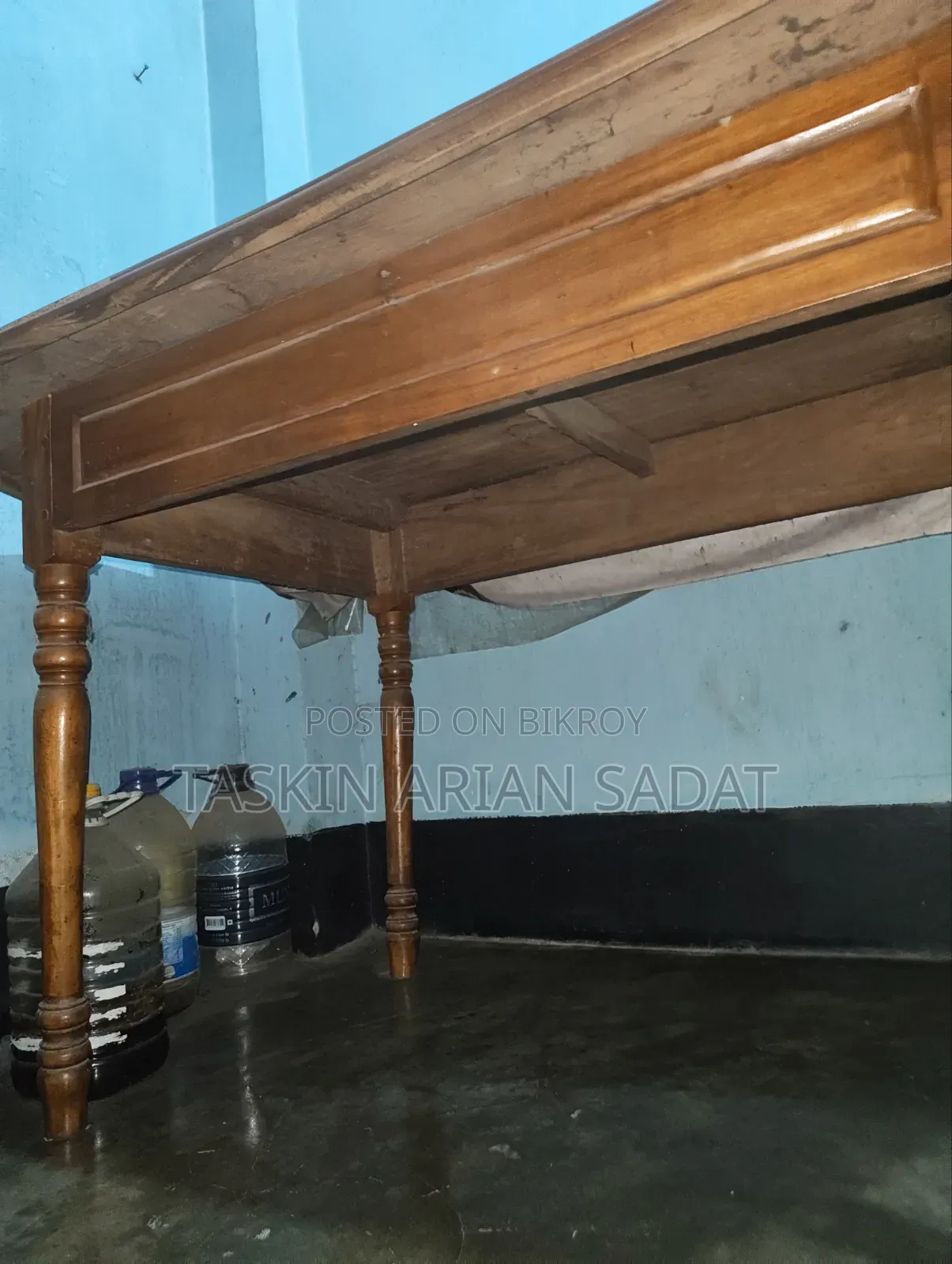 Dining table with 6 chairs