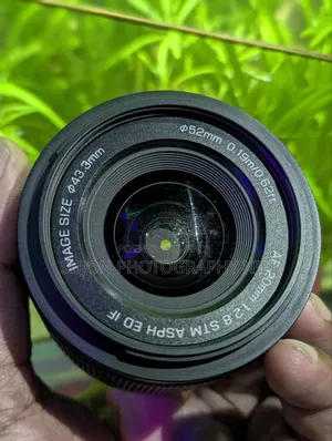 Viltrox 20mm F/2.8 to F/22 Ultra-Wide-Angle Sony and Nikon Lens
