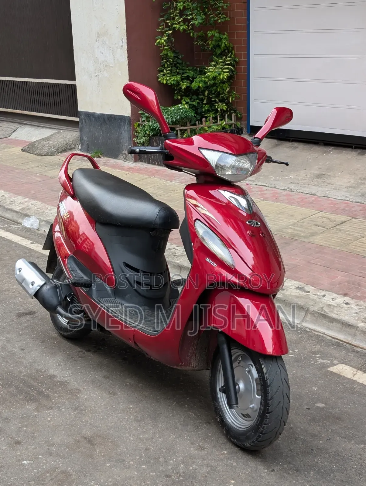 Mahindra Gusto 125 2014 Red