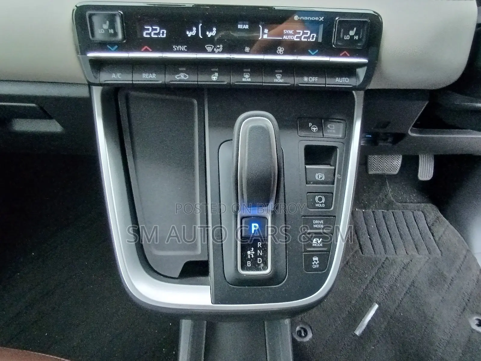 Toyota Noah 2023 Silver