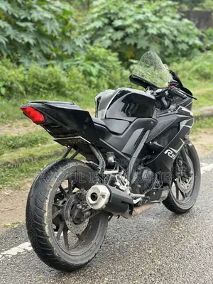 ইয়ামাহা আর১ ২০২১ গ্রে