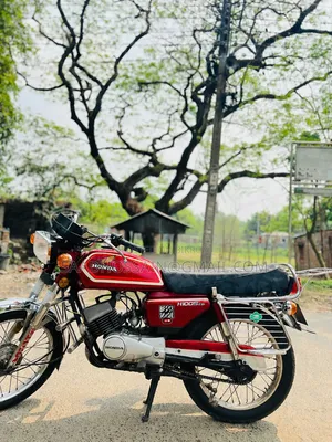 হোন্ডা ১৯৮৭ লাল