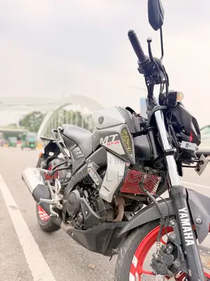 ইয়ামাহা ২০২০ সাদা