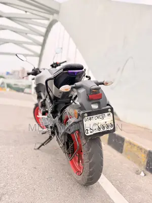 ইয়ামাহা ২০২০ সাদা