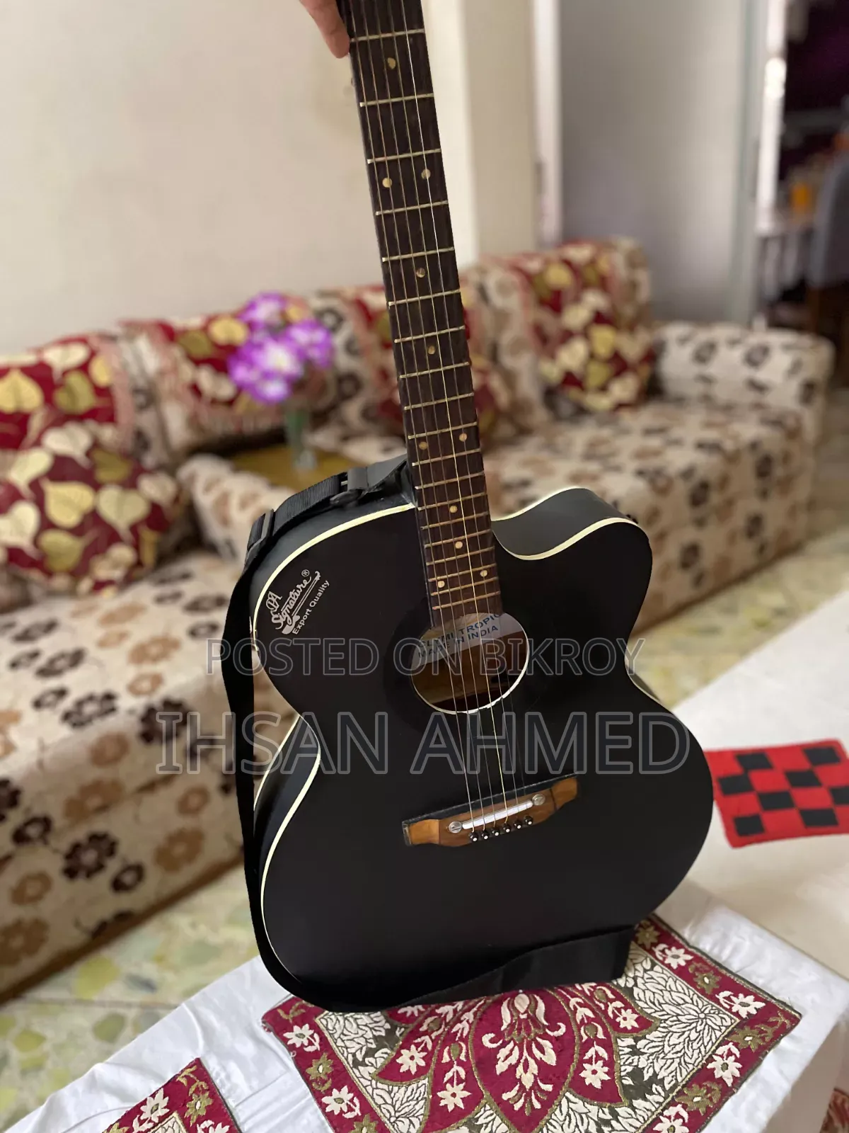 সিগনেচার অ্যাকোস্টিক গিটার